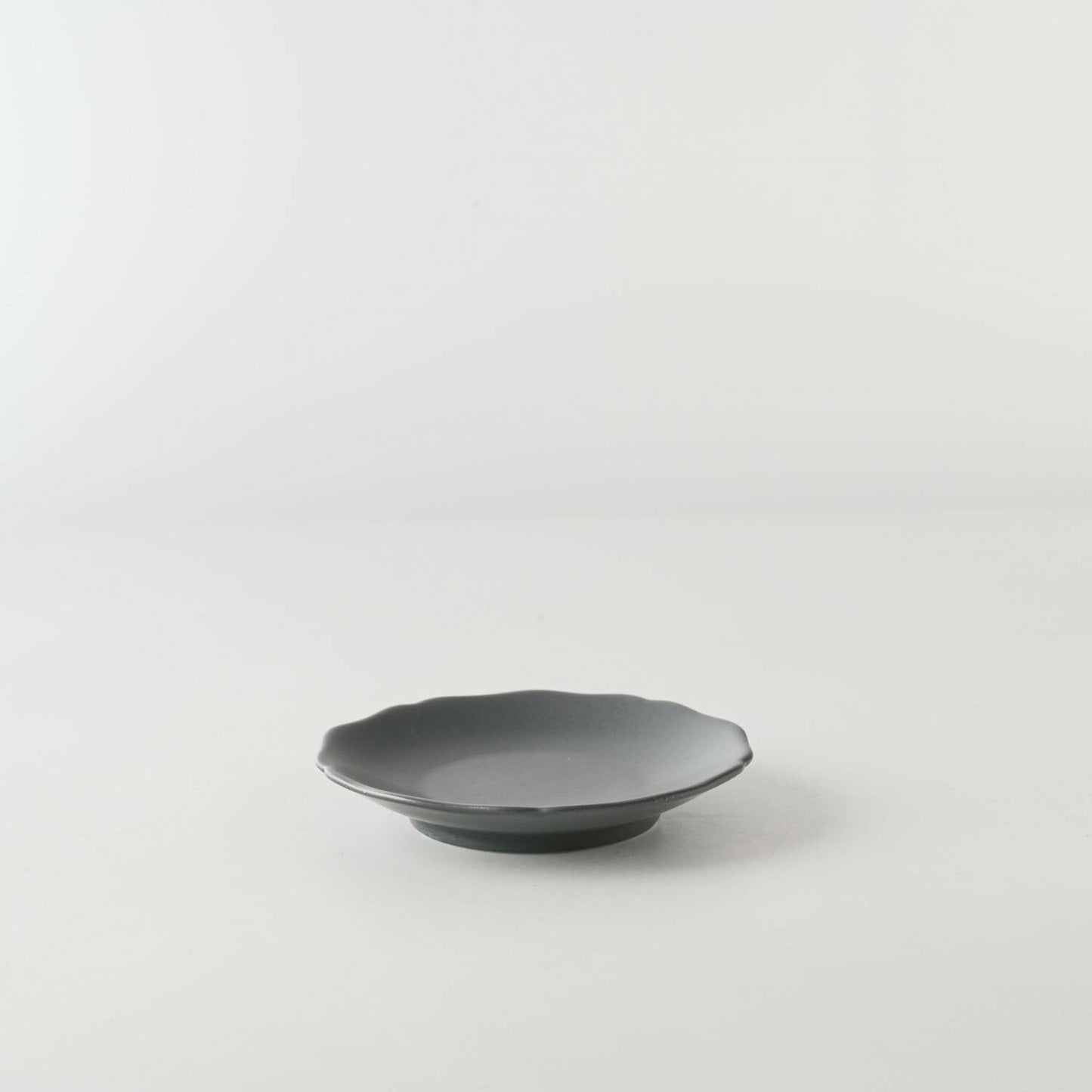 meimei-ware 10 小皿 輪花（黒錆）