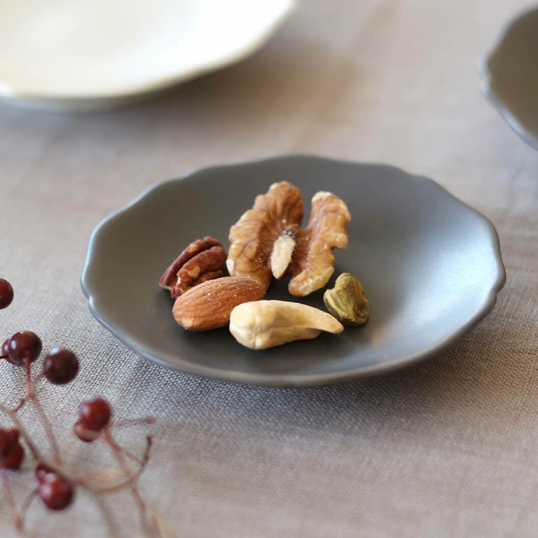 meimei-ware 10 小皿 輪花（黒錆）