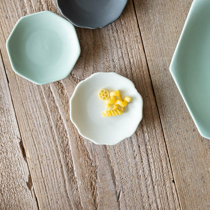 meimei-ware 10 小皿 稜花（青白）