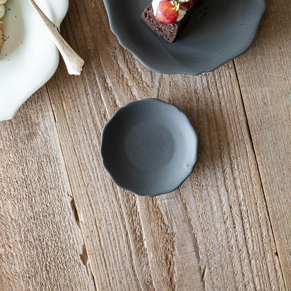 meimei-ware 10 小皿 輪花（黒錆）