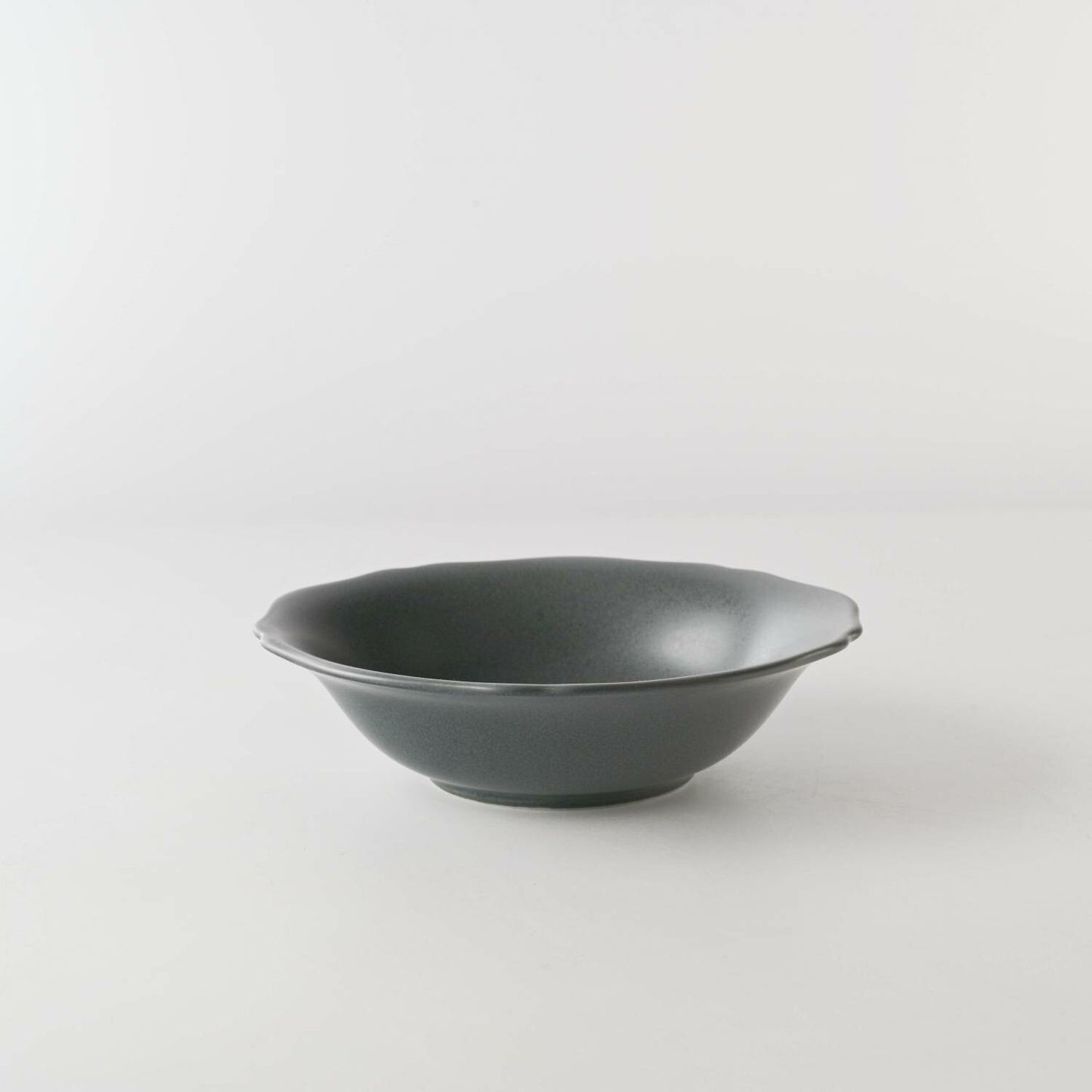 meimei-ware 14.5 取鉢 輪花（黒錆）