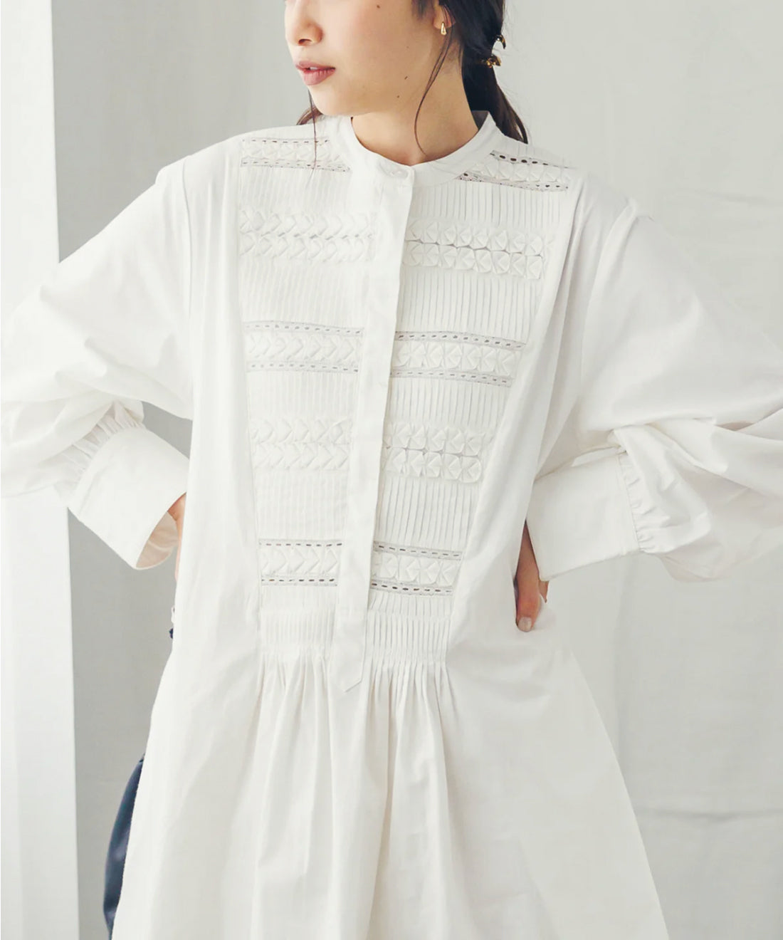 蕾絲編織挺版洋裝 off white