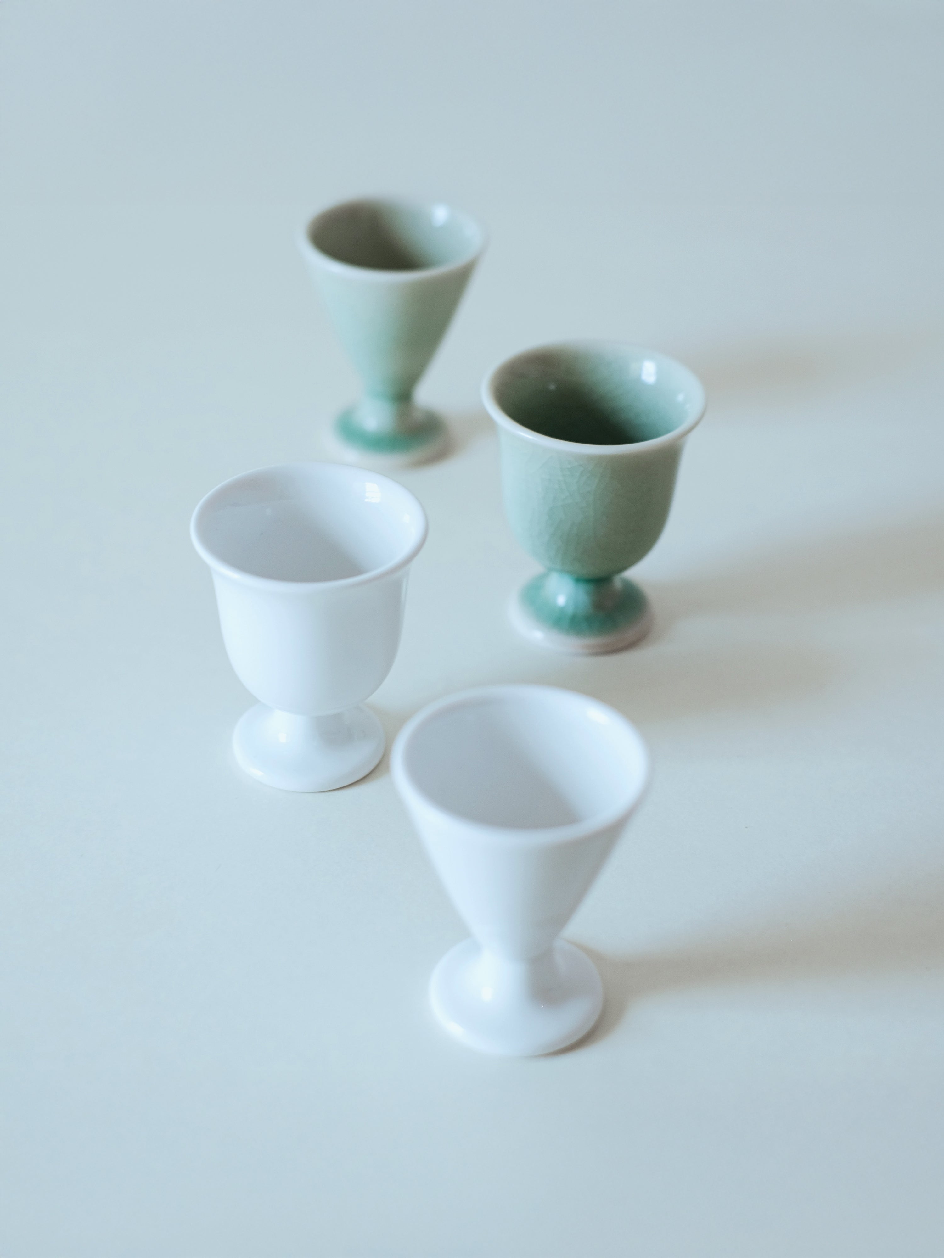cup with small foot 白磁 牽牛
