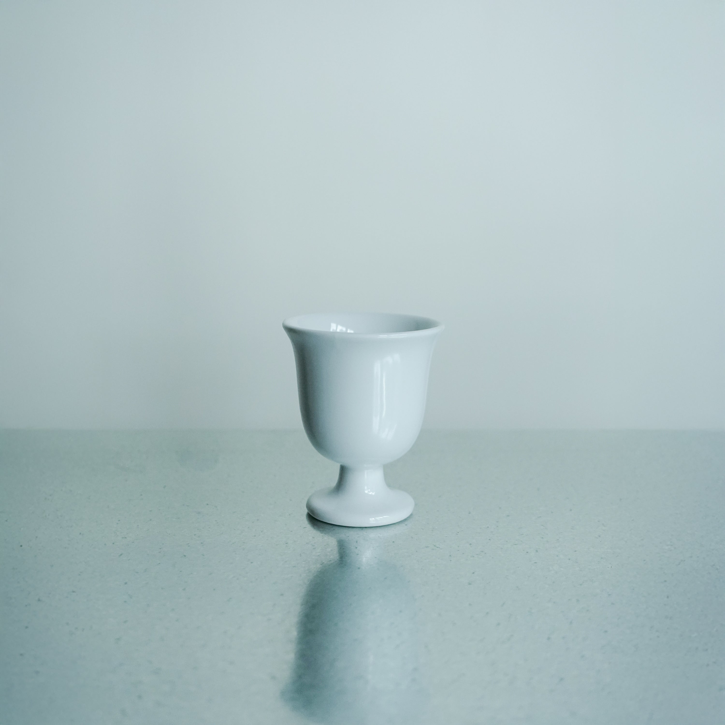 cup with small foot 白磁 鈴蘭