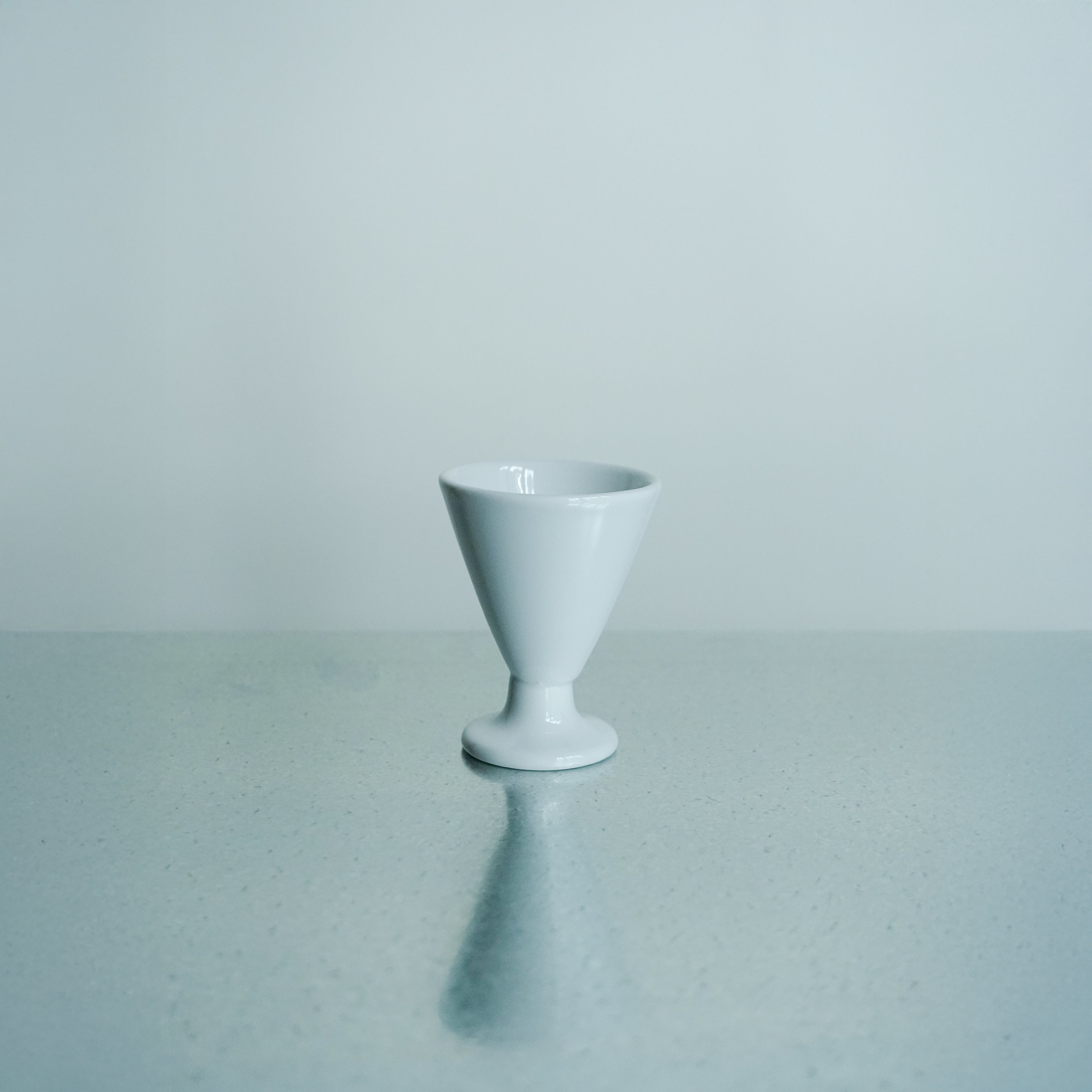 cup with small foot 白磁 牽牛