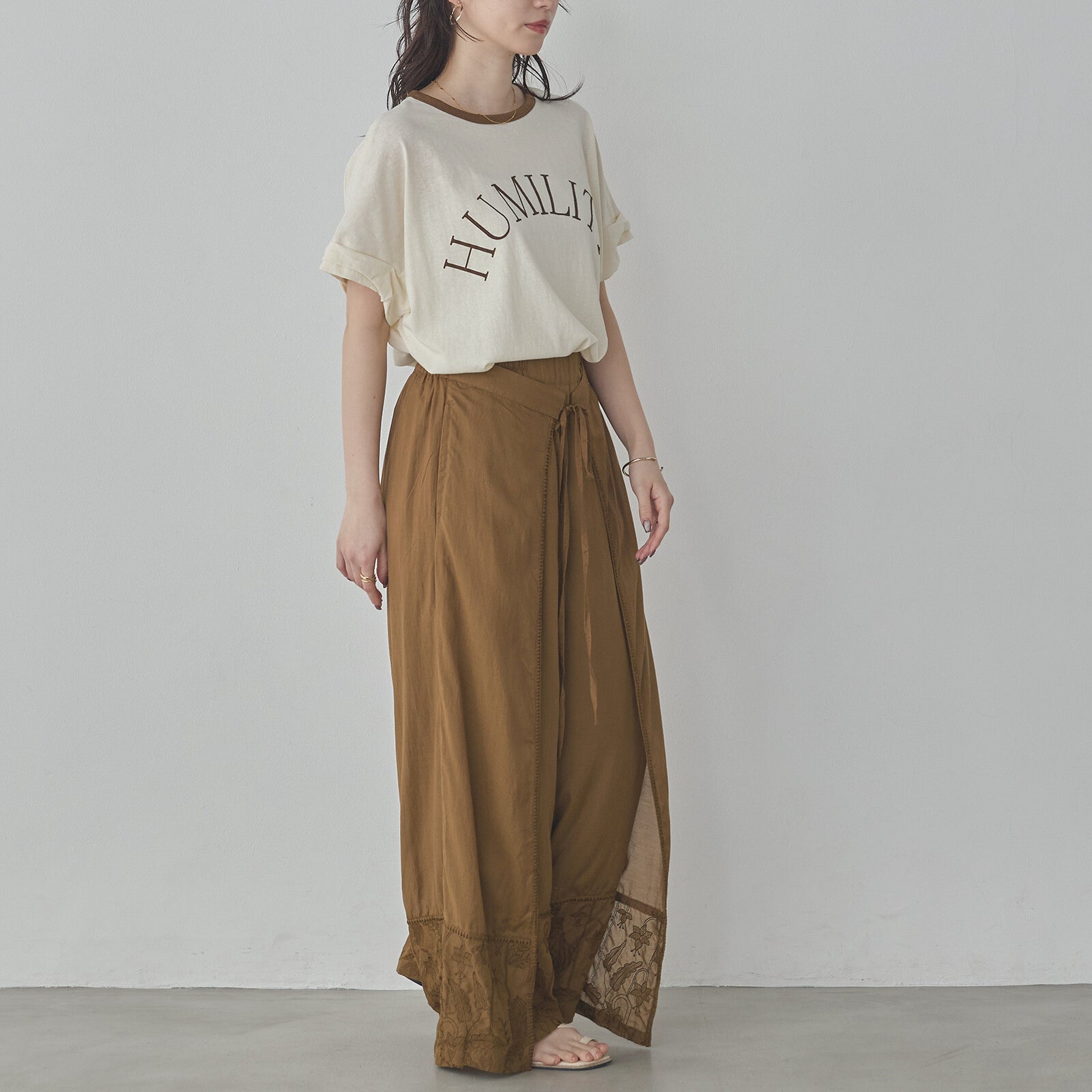 刺繡下擺裹身褲 khaki