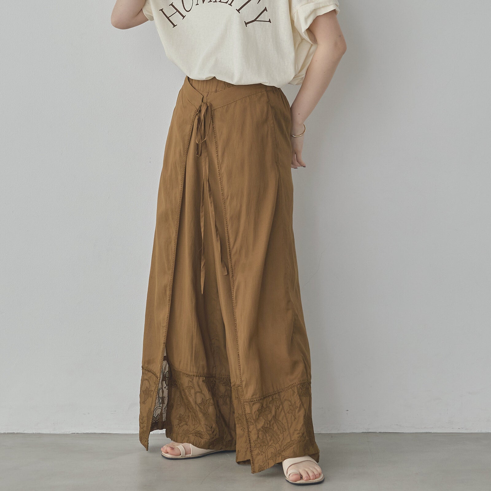 刺繡下擺裹身褲 khaki