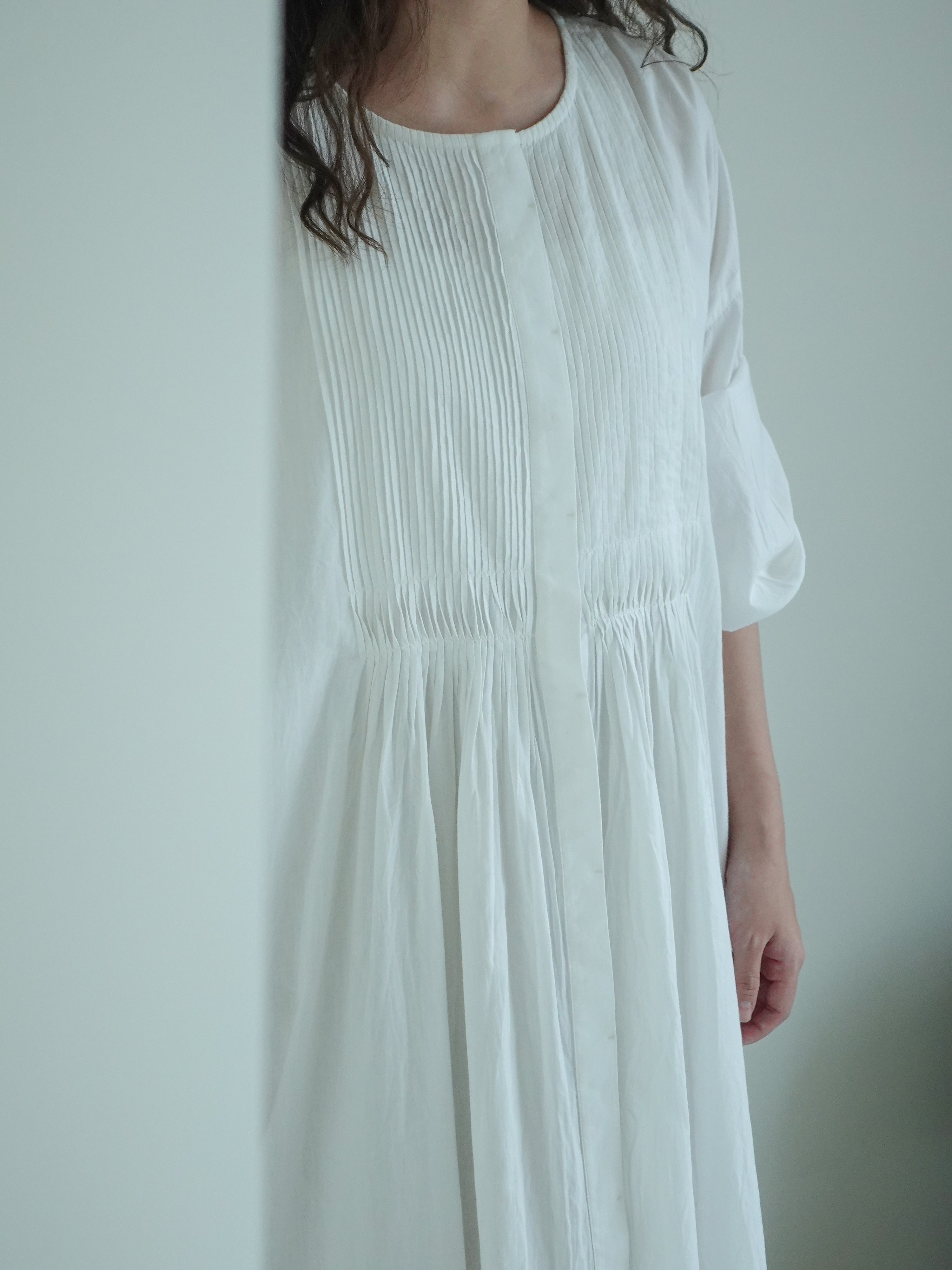細褶長版襯衫洋裝 white