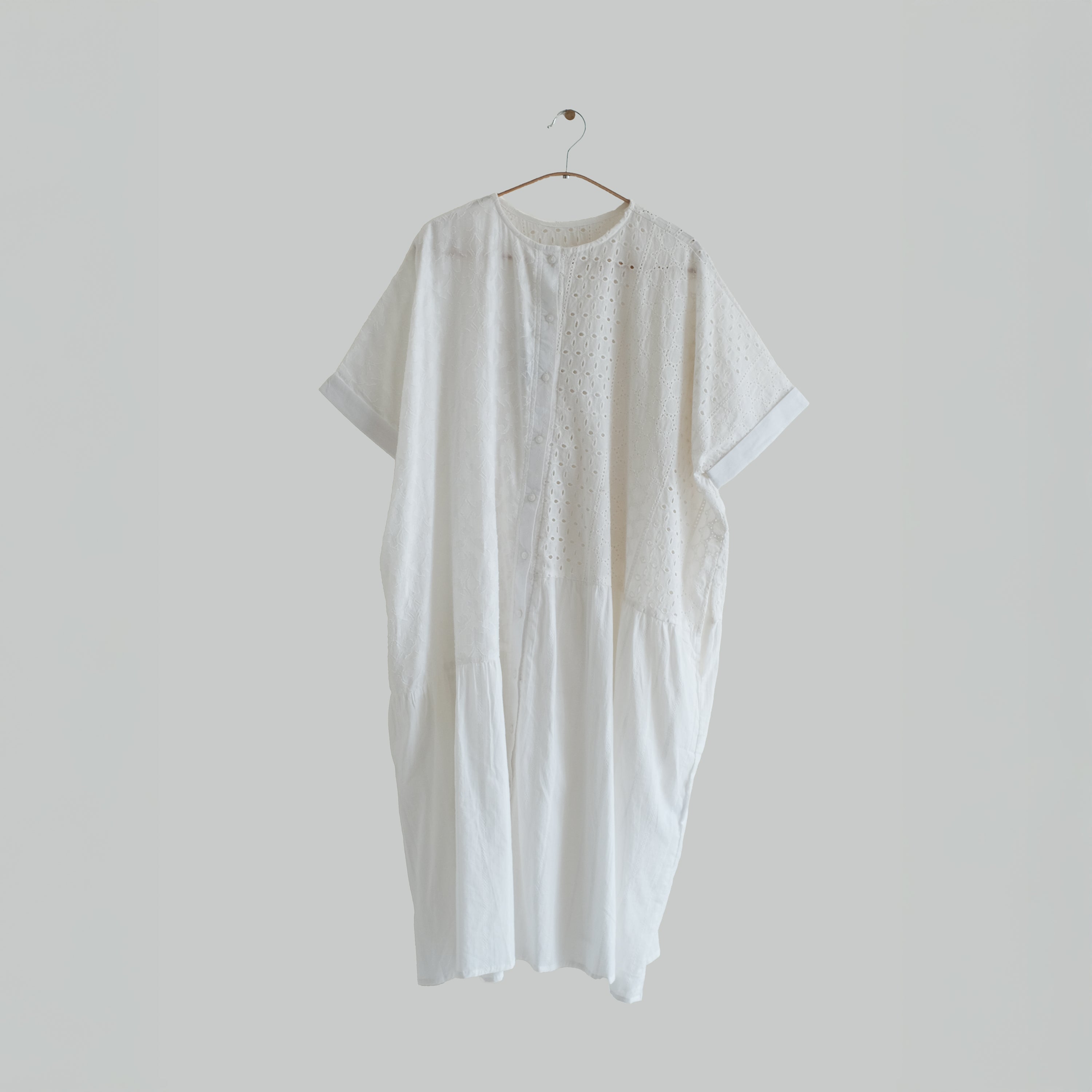 刺繡拼接罩衫洋裝 白